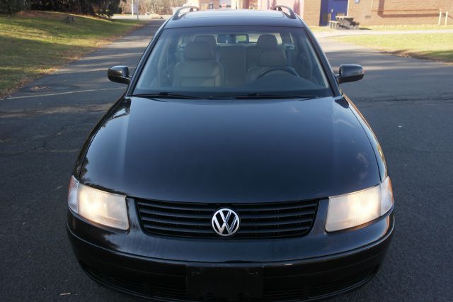 1999 Volkswagen Passat FWD 4dr Sport