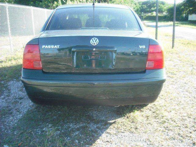 1999 Volkswagen Passat FWD 4dr Sport