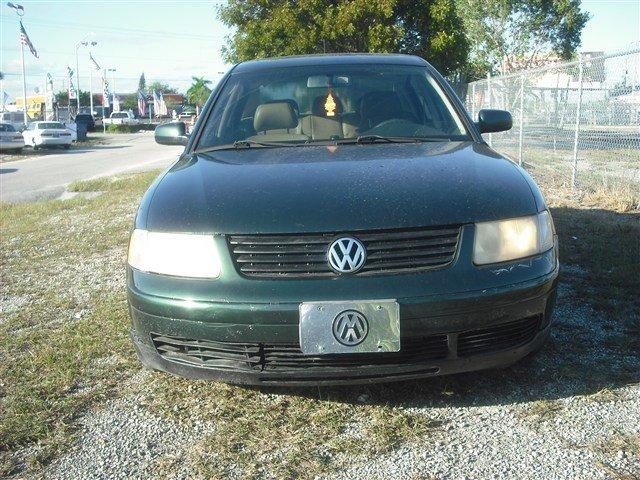 1999 Volkswagen Passat FWD 4dr Sport