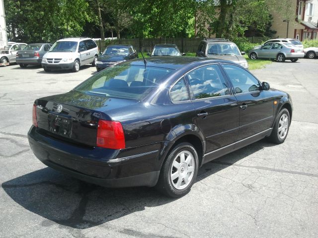 1999 Volkswagen Passat FWD 4dr Sport