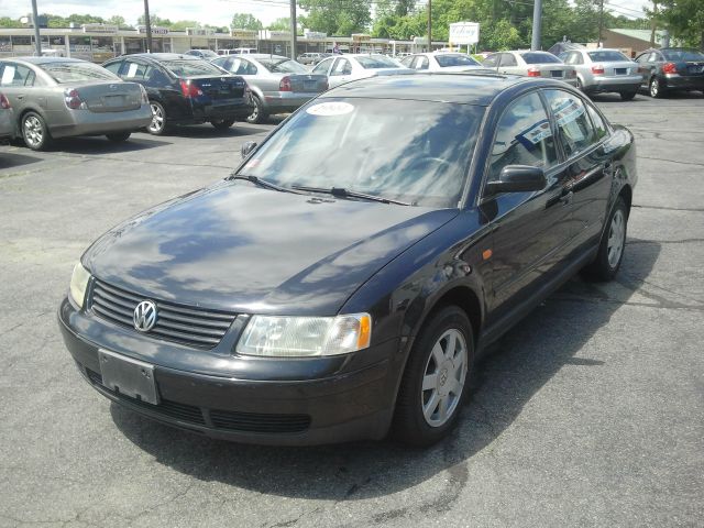 1999 Volkswagen Passat FWD 4dr Sport