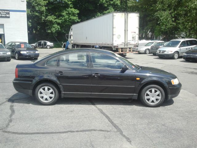 1999 Volkswagen Passat FWD 4dr Sport