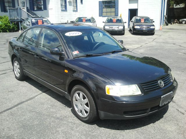 1999 Volkswagen Passat FWD 4dr Sport