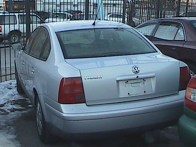 1999 Volkswagen Passat FWD 4dr Sport