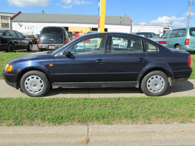 1999 Volkswagen Passat FWD 4dr Sport