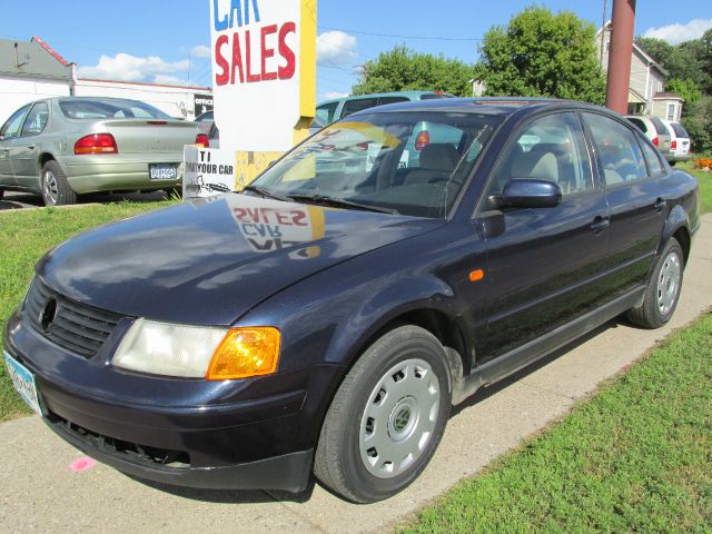 1999 Volkswagen Passat FWD 4dr Sport