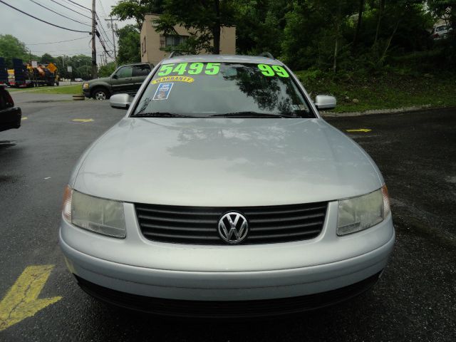 1999 Volkswagen Passat FWD 4dr Sport