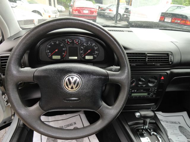 1999 Volkswagen Passat FWD 4dr Sport