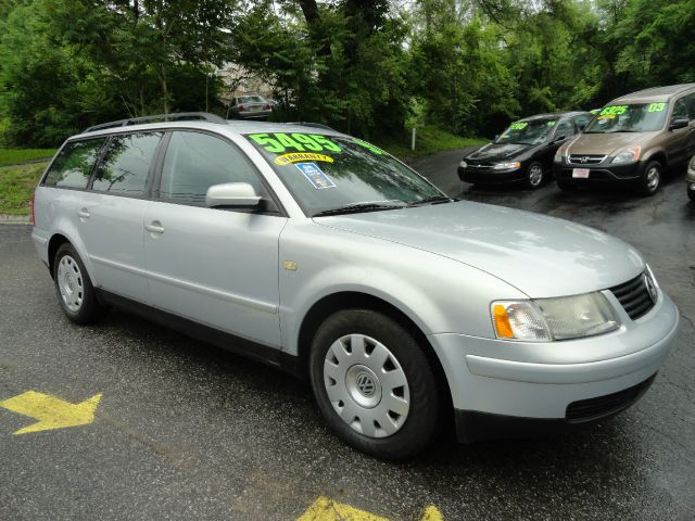 1999 Volkswagen Passat FWD 4dr Sport