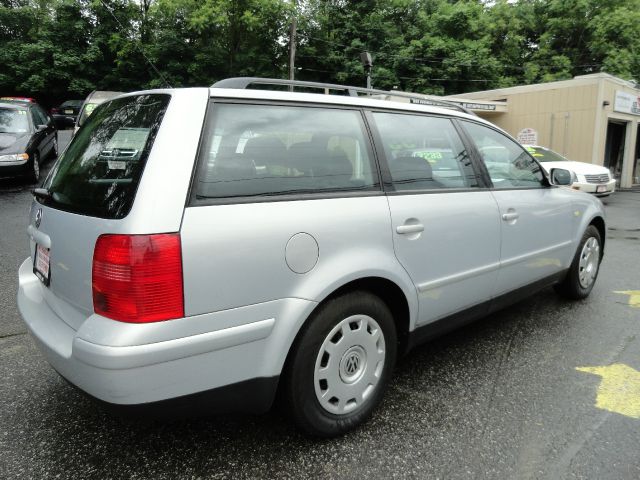 1999 Volkswagen Passat FWD 4dr Sport