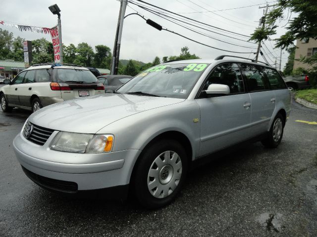 1999 Volkswagen Passat FWD 4dr Sport