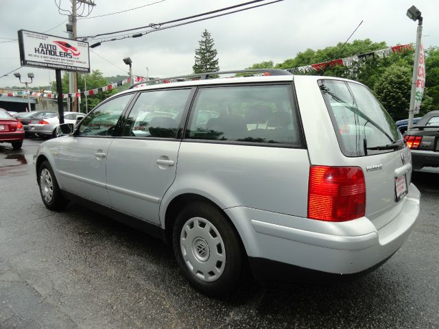 1999 Volkswagen Passat FWD 4dr Sport