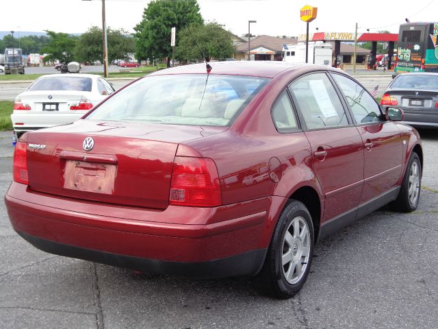 2000 Volkswagen Passat FWD 4dr Sport