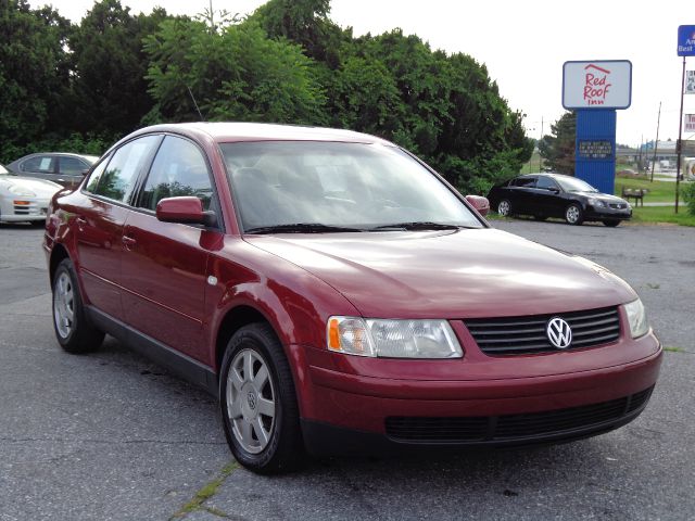 2000 Volkswagen Passat FWD 4dr Sport