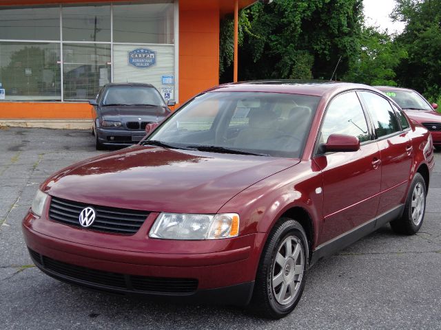 2000 Volkswagen Passat FWD 4dr Sport