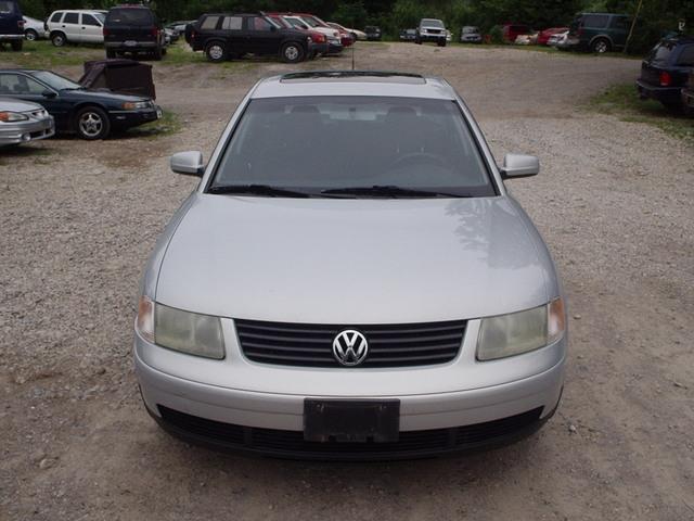 2000 Volkswagen Passat FWD 4dr Sport