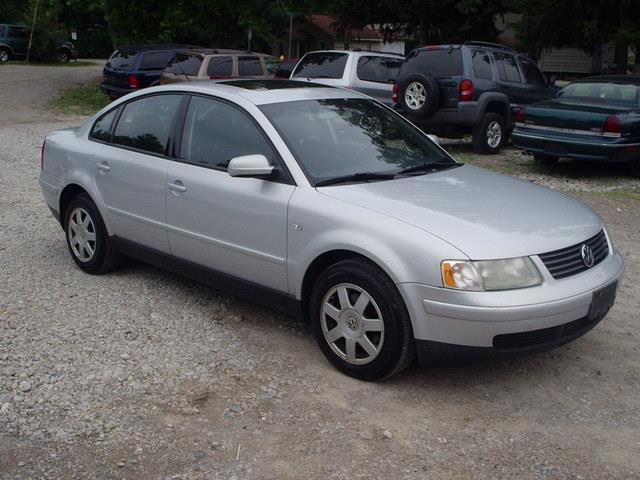 2000 Volkswagen Passat FWD 4dr Sport