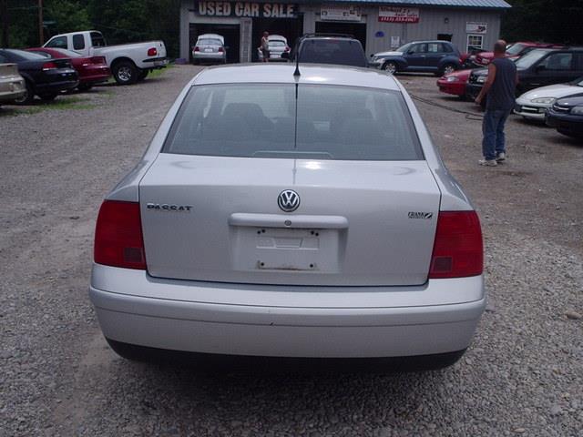 2000 Volkswagen Passat FWD 4dr Sport