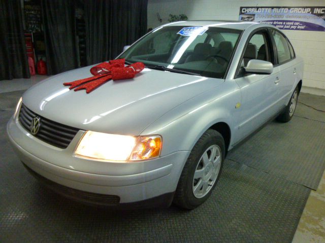 2000 Volkswagen Passat FWD 4dr Sport