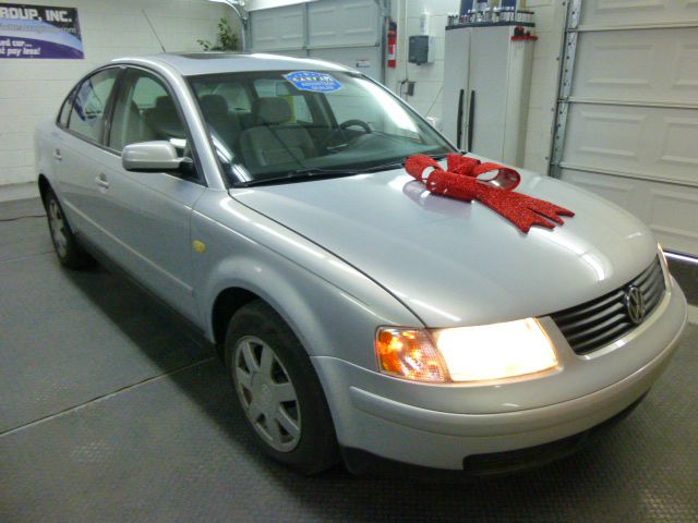 2000 Volkswagen Passat FWD 4dr Sport