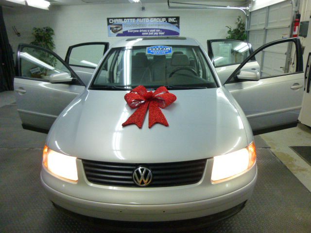 2000 Volkswagen Passat FWD 4dr Sport