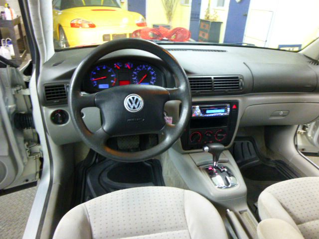 2000 Volkswagen Passat FWD 4dr Sport