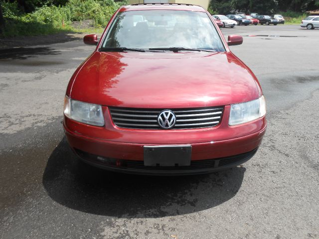 2000 Volkswagen Passat FWD 4dr Sport