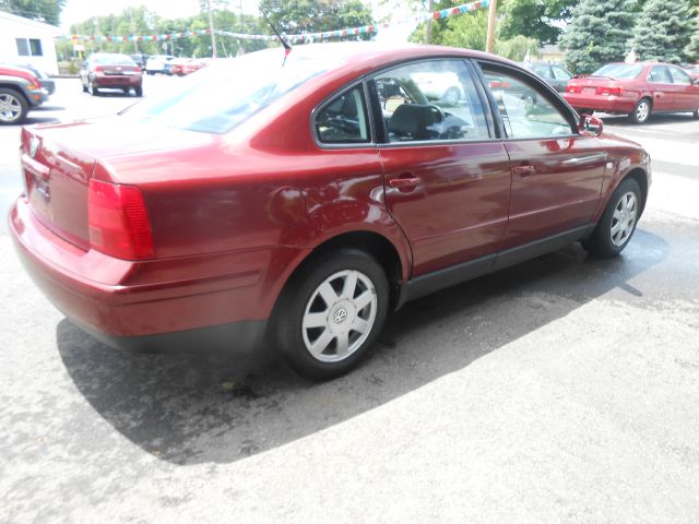 2000 Volkswagen Passat FWD 4dr Sport