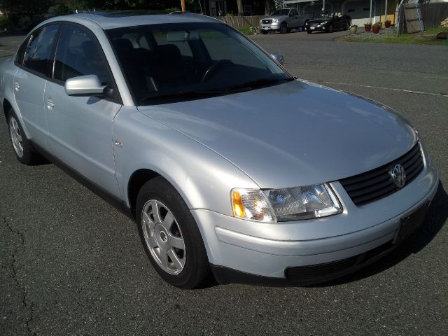 2000 Volkswagen Passat FWD 4dr Sport