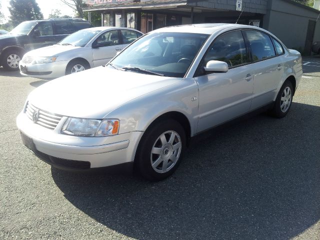 2000 Volkswagen Passat FWD 4dr Sport