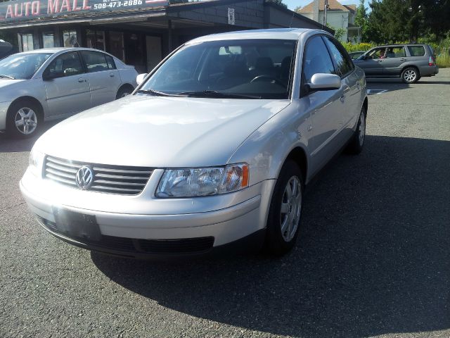 2000 Volkswagen Passat FWD 4dr Sport