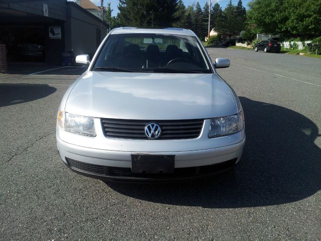 2000 Volkswagen Passat FWD 4dr Sport