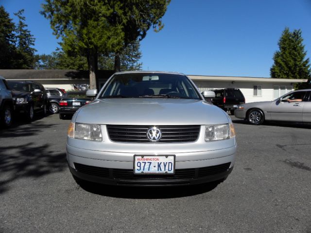 2000 Volkswagen Passat FWD 4dr Sport