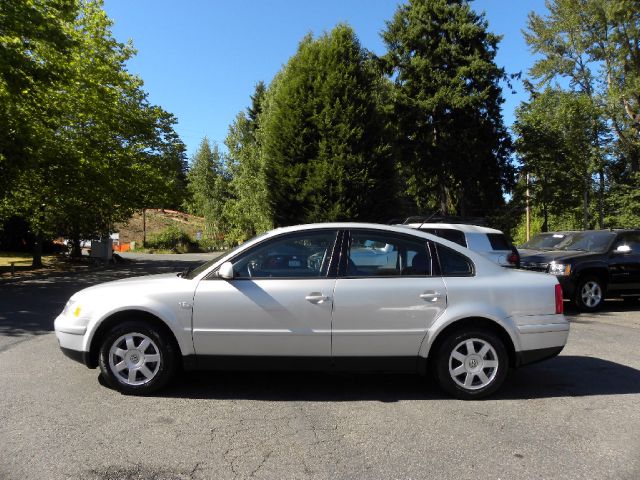 2000 Volkswagen Passat FWD 4dr Sport