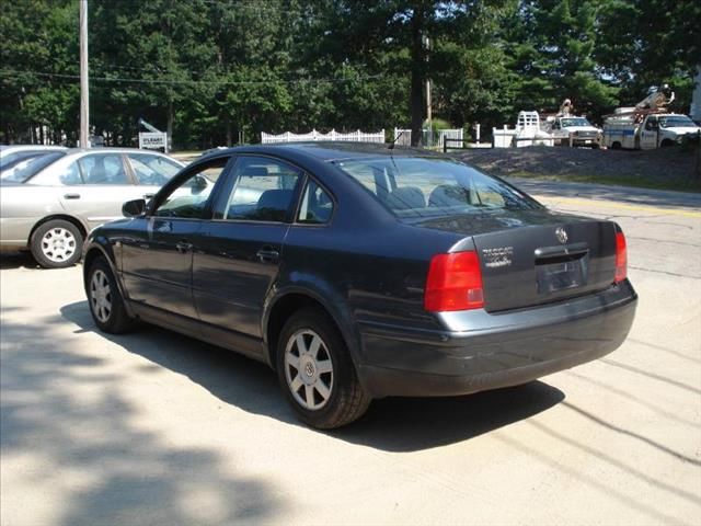 2000 Volkswagen Passat FWD 4dr Sport