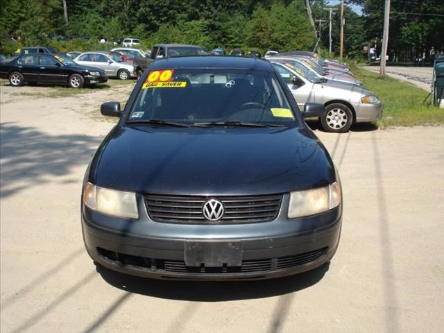 2000 Volkswagen Passat FWD 4dr Sport