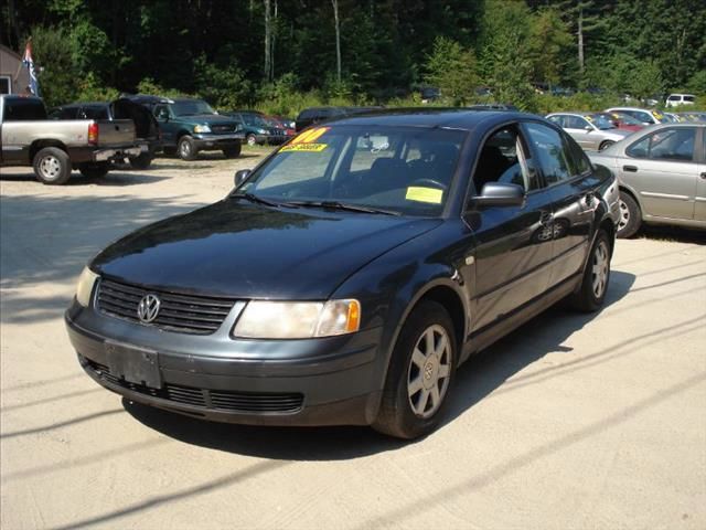 2000 Volkswagen Passat FWD 4dr Sport