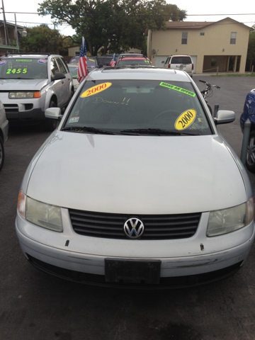 2000 Volkswagen Passat FWD 4dr Sport