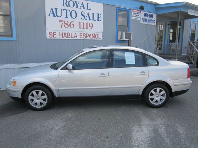 2000 Volkswagen Passat FWD 4dr Sport