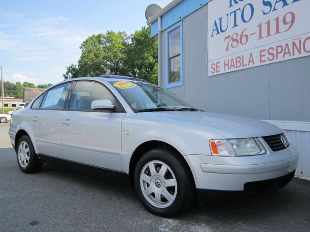 2000 Volkswagen Passat FWD 4dr Sport