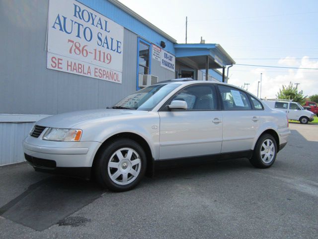 2000 Volkswagen Passat FWD 4dr Sport