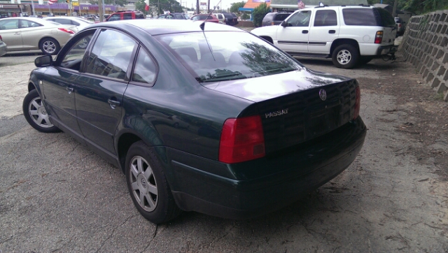 2000 Volkswagen Passat FWD 4dr Sport