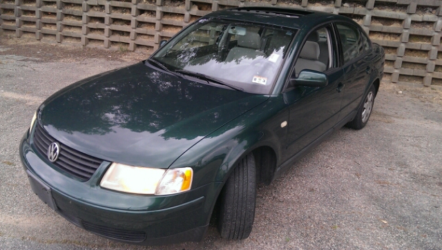 2000 Volkswagen Passat FWD 4dr Sport