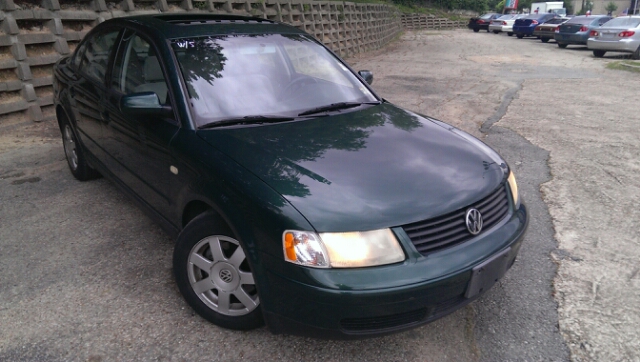 2000 Volkswagen Passat FWD 4dr Sport