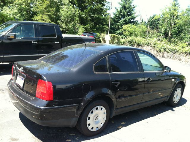 2000 Volkswagen Passat FWD 4dr Sport