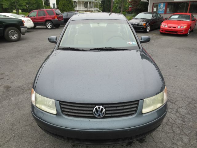 2000 Volkswagen Passat FWD 4dr Sport