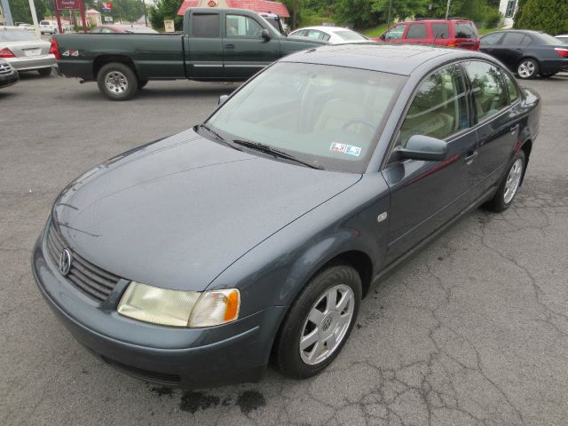 2000 Volkswagen Passat FWD 4dr Sport