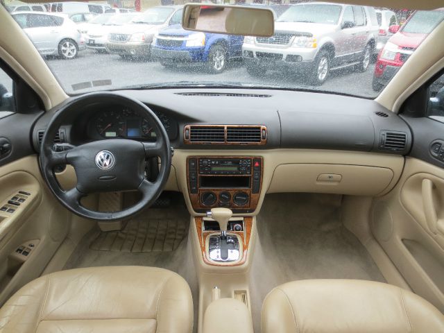 2000 Volkswagen Passat FWD 4dr Sport