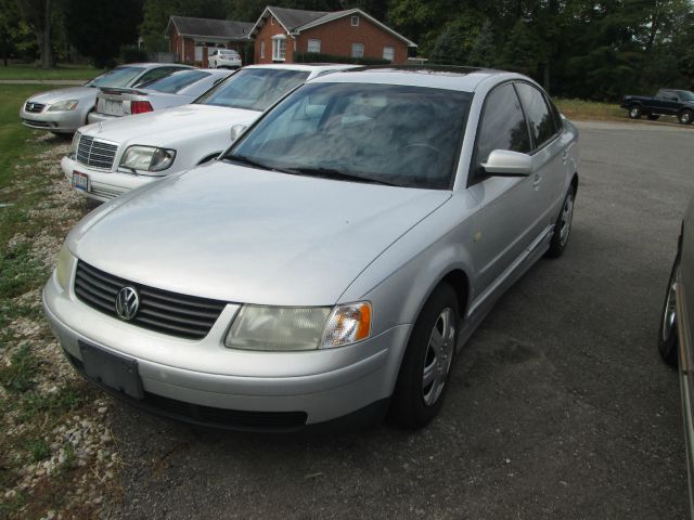 2000 Volkswagen Passat FWD 4dr Sport