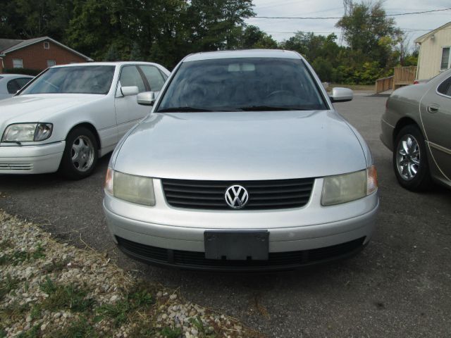 2000 Volkswagen Passat FWD 4dr Sport